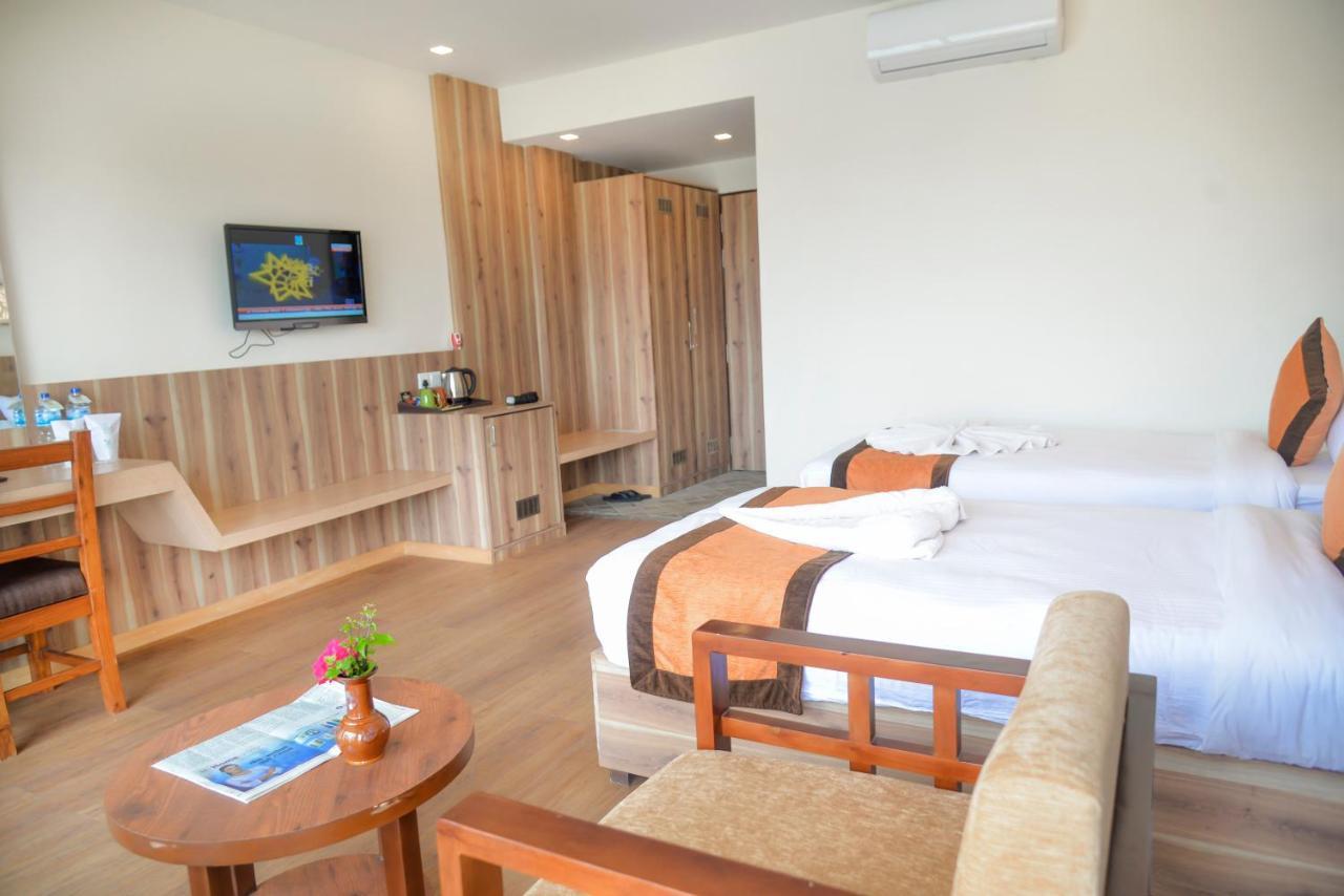 Park Safari Resort Sauraha Exterior foto